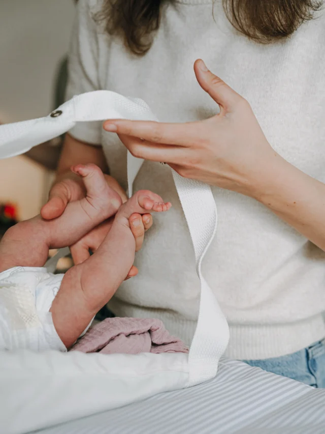 Tjaaa, wo soll ich anfangen? Wie ihr wisst, habe ich vor einigen Wochen die liebe Hebamme @jana.b.jetzt.t bei einem Wochenbett-Besuch begleitet. An dieser Stelle direkt: Tausend Dank, liebe Familie, dass ich euch in dieser aufregenden Zeit besuchen kommen durfte. 🫶 
Ich denke mit diesem Post möchte ich vor allem auf den Beruf der Hebamme aufmerksam machen und mal ein großes Dankeschön an alle Hebammen senden. ❤️ 

Weiter in den Kommentaren
⬇️⬇️⬇️⬇️